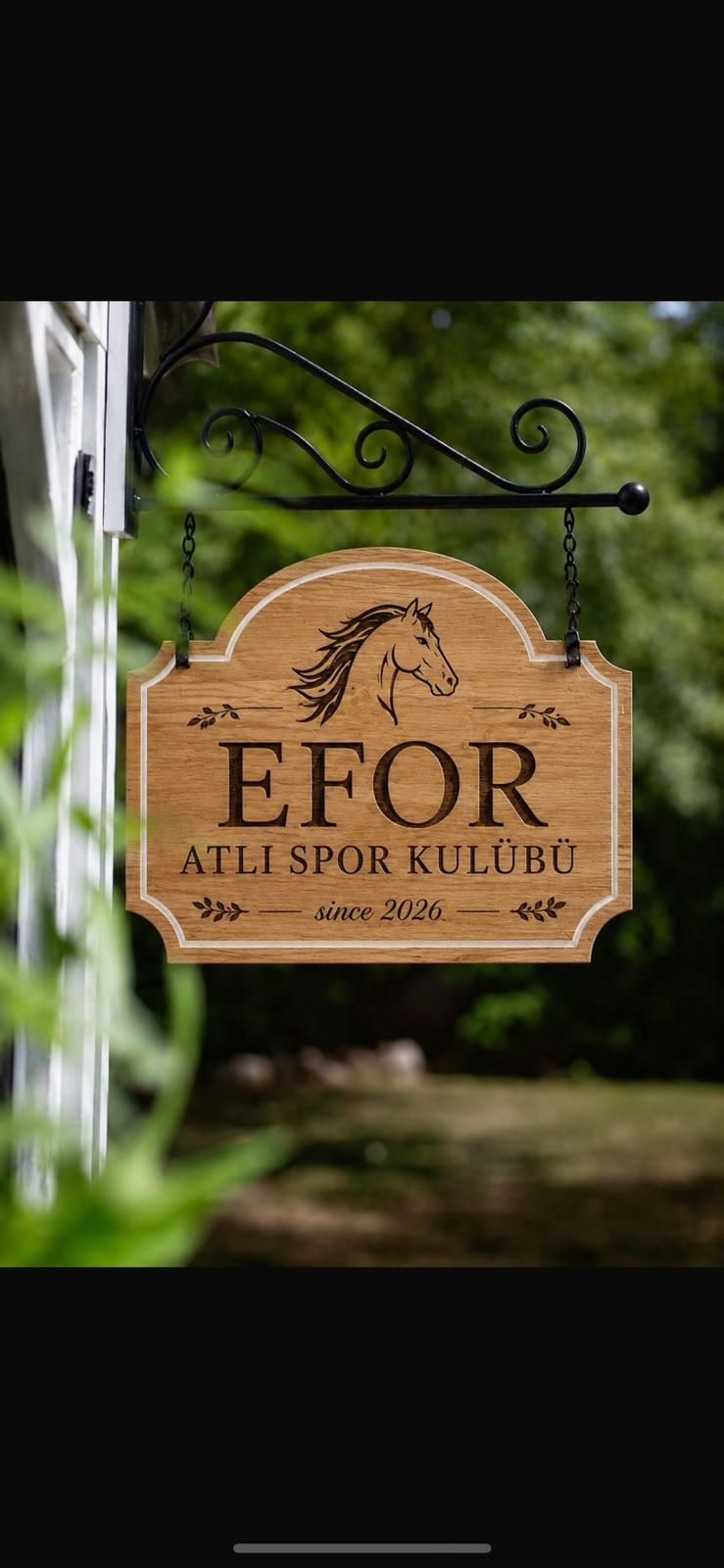 Askılı ahşap atlı spor kulübü tabelası